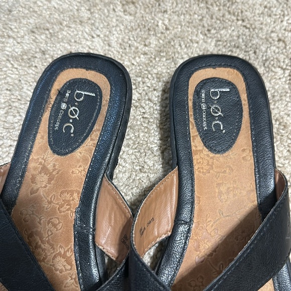 BOC Women's 9 Black Leatger Thong Flip Flops Sandals - Picture 2 of 5